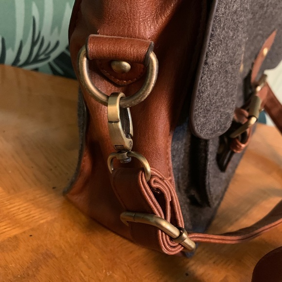 Wool cross body bag - Picture 3 of 12